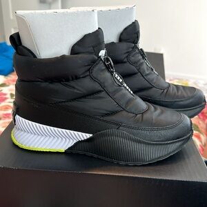 OUT NOW ABOUT III PUFFY ZIP SOREL BOOTS